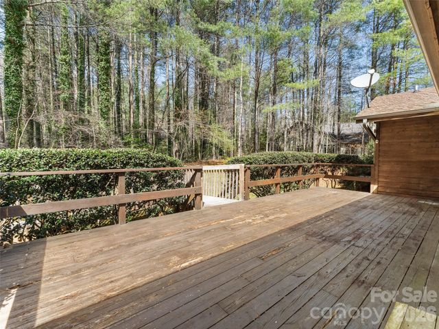 205 Deerpath Lane, Hendersonville, NC 28739