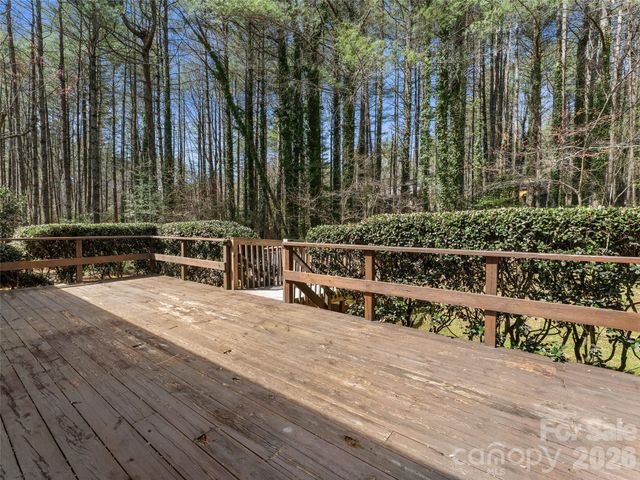 205 Deerpath Lane, Hendersonville, NC 28739
