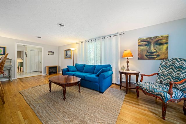 10 Trayer Rd, Canton, MA 02021
