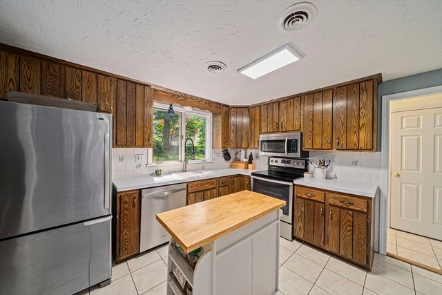 10 Trayer Rd, Canton, MA 02021