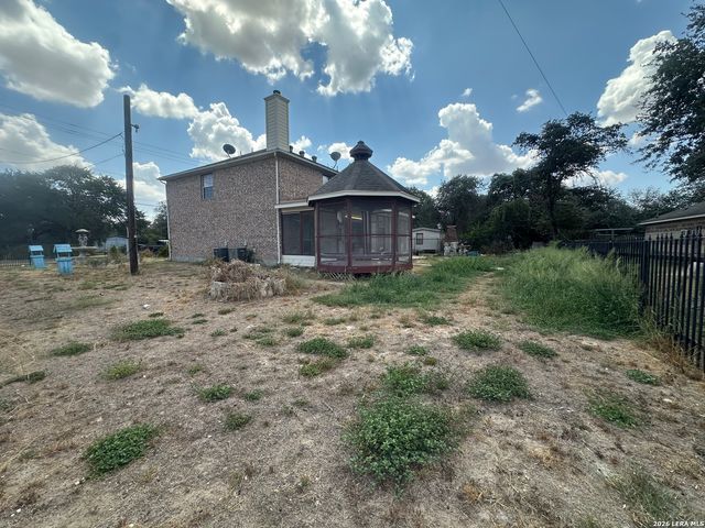 4131 WATERWOOD PASS DR, Elmendorf, TX 78112