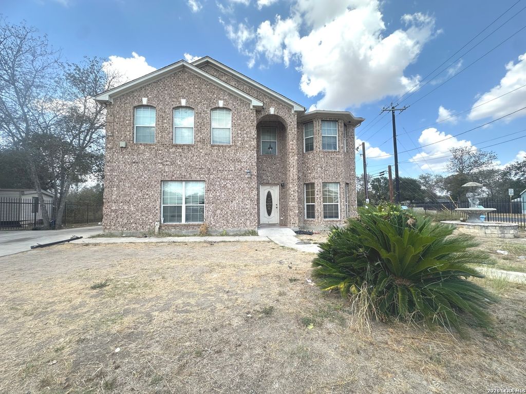4131 WATERWOOD PASS DR, Elmendorf, TX 78112