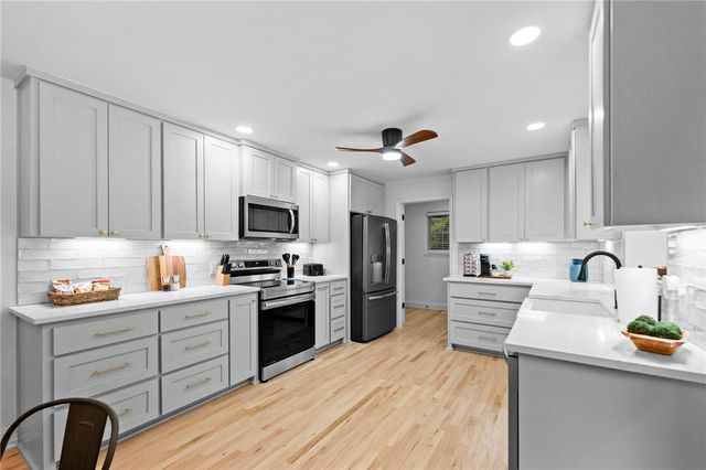 5 Dunvegan Lane, Bella Vista, AR 72715