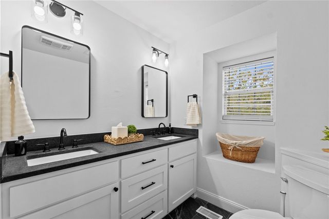 5 Dunvegan Lane, Bella Vista, AR 72715