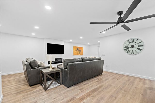 5 Dunvegan Lane, Bella Vista, AR 72715