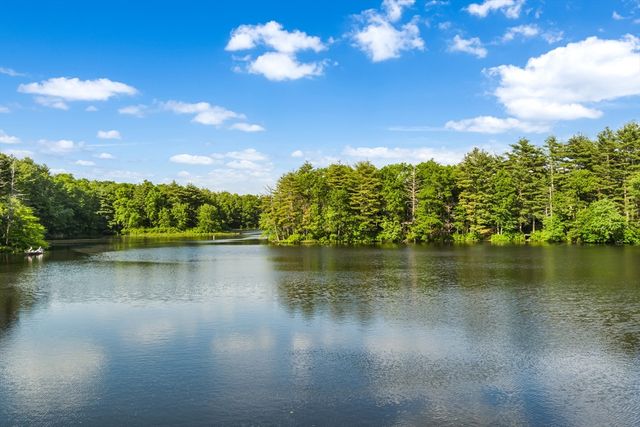 6 Shoreline Drive 10, Hudson, MA 01749