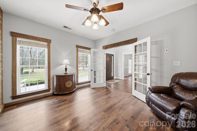 433 Laurel Crest Drive, Kannapolis, NC 28081