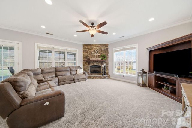 433 Laurel Crest Drive, Kannapolis, NC 28081