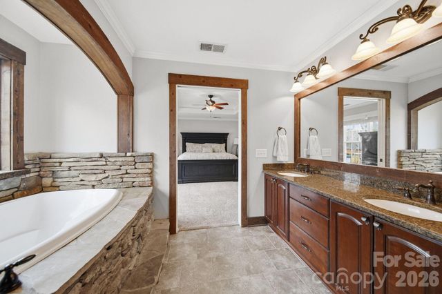 433 Laurel Crest Drive, Kannapolis, NC 28081