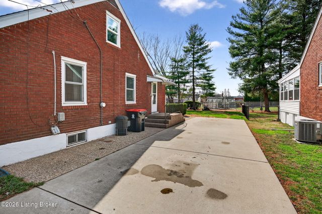 3012 Louisa Ave, Louisville, KY 40217