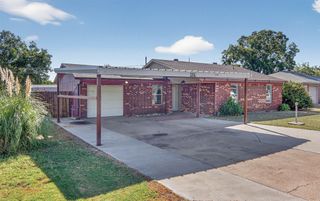 1929 Crawford Street, Graham, TX 76450