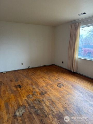 625 S Hawthorne Drive, Moses Lake, WA 98837