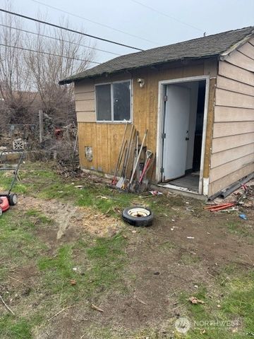 625 S Hawthorne Drive, Moses Lake, WA 98837