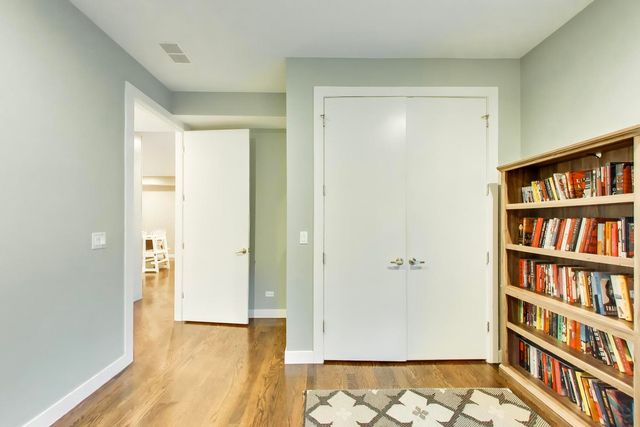 2817 N Oakley Avenue 2N, Chicago, IL 60618