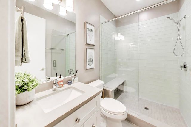 2817 N Oakley Avenue 2N, Chicago, IL 60618