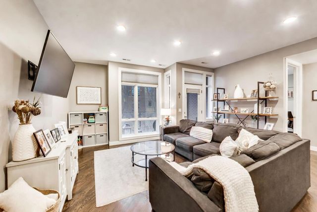 2817 N Oakley Avenue 2N, Chicago, IL 60618