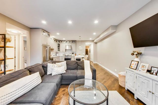 2817 N Oakley Avenue 2N, Chicago, IL 60618