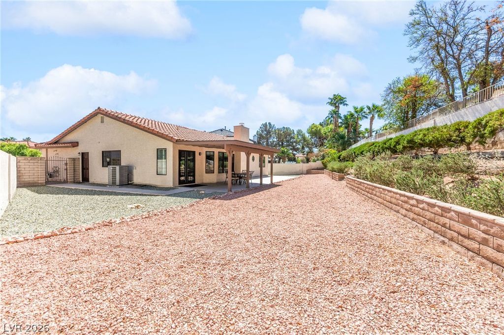 2805 Crystal Cove Drive, Las Vegas, NV 89117 — exterior