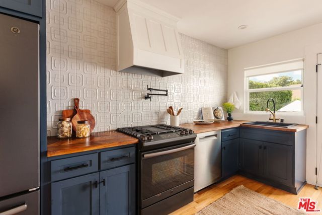 3617 Cimarron Street, Los Angeles, CA 90018