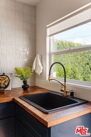 3617 Cimarron Street, Los Angeles, CA 90018