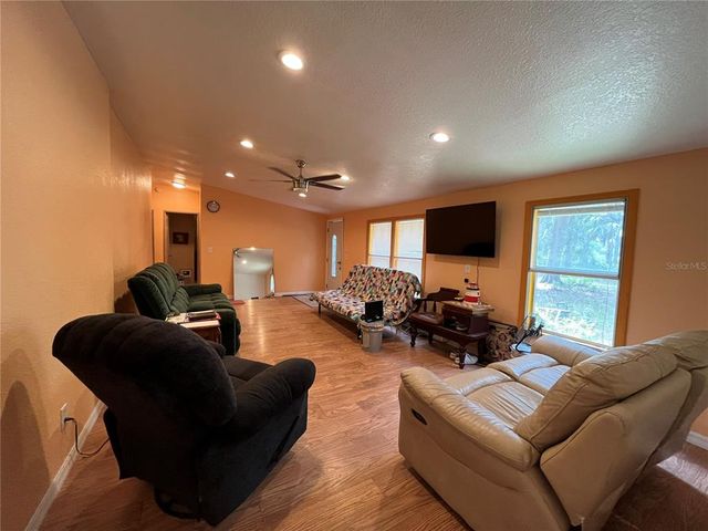 364 COUNTY ROAD 309, Satsuma, FL 32189
