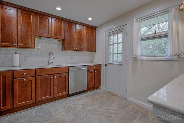 29 Dayspring Terrace, Greenhills, OH 45218