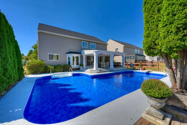 6248 Castle Oak Drive, Florence, KY 41042