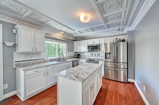 6248 Castle Oak Drive, Florence, KY 41042