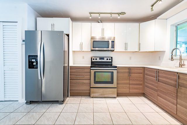 2501 TAYLOR Street C, Hollywood, FL 33020