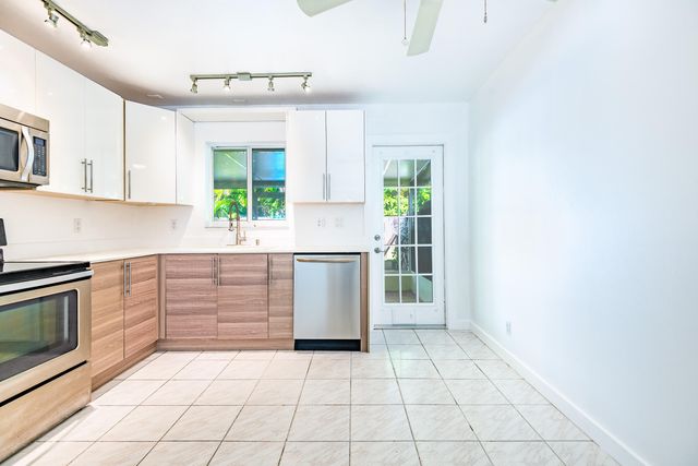 2501 TAYLOR Street C, Hollywood, FL 33020