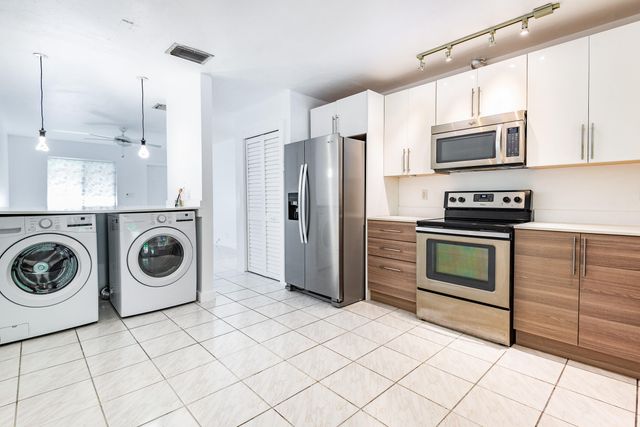 2501 TAYLOR Street C, Hollywood, FL 33020