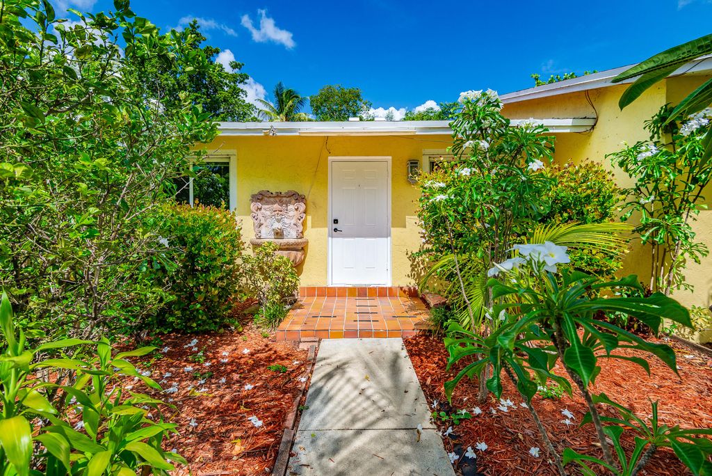 2501 TAYLOR Street C, Hollywood, FL 33020