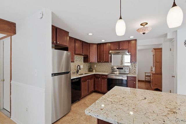 4262 Cactus Circle, Clay, NY 13090