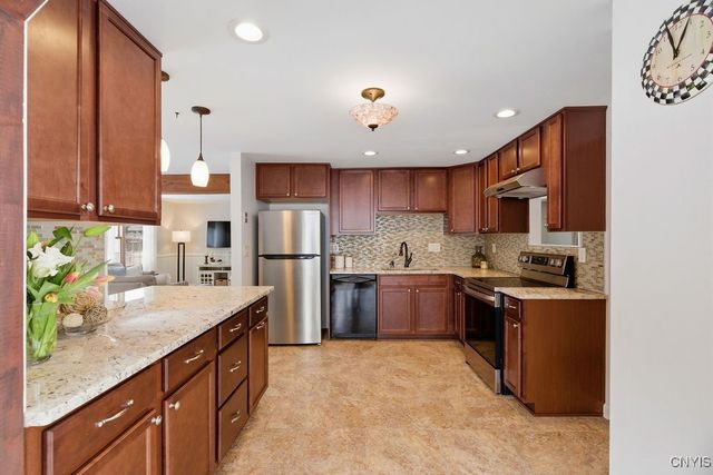 4262 Cactus Circle, Clay, NY 13090