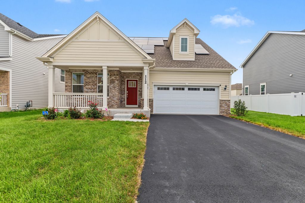 112 SWEETFLAG Circle, Elgin, IL 60124