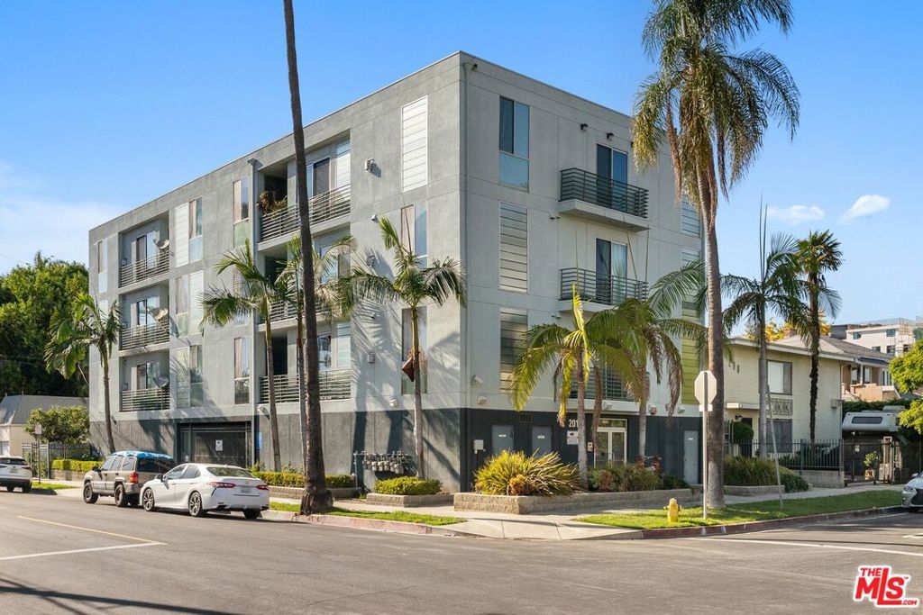 201 N Manhattan Place, Los Angeles, CA 90004 — exterior