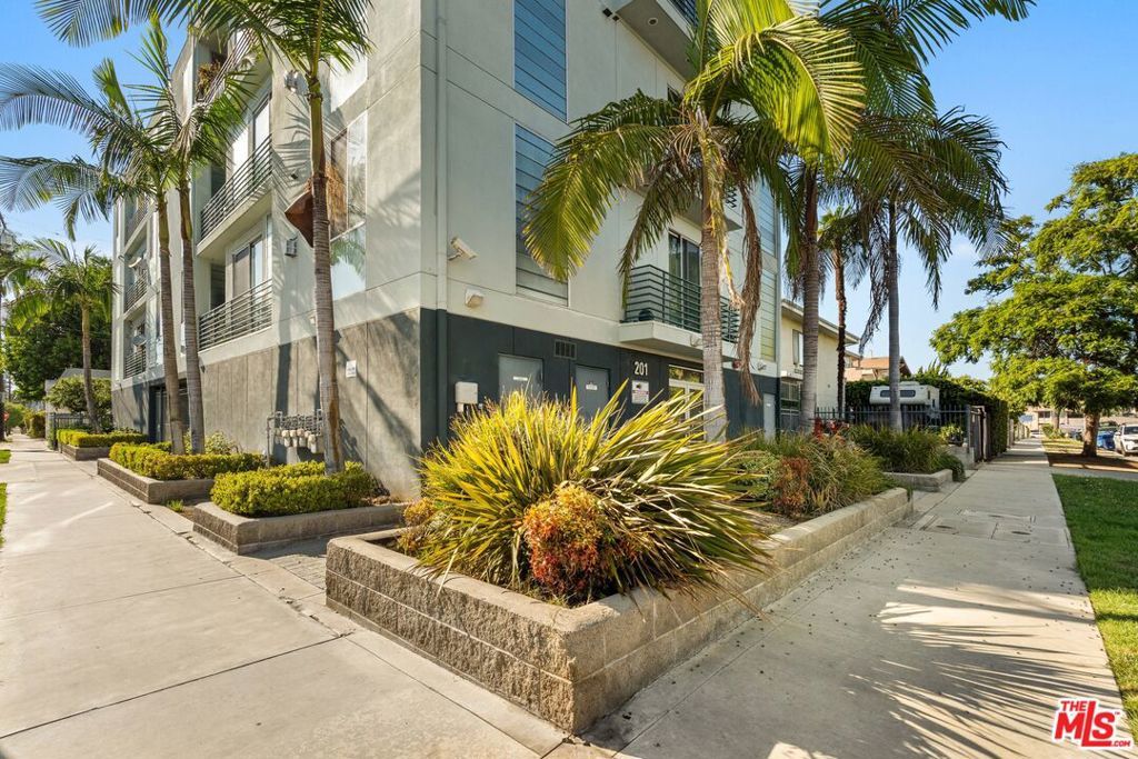 201 N Manhattan Place, Los Angeles, CA 90004 — photo 2