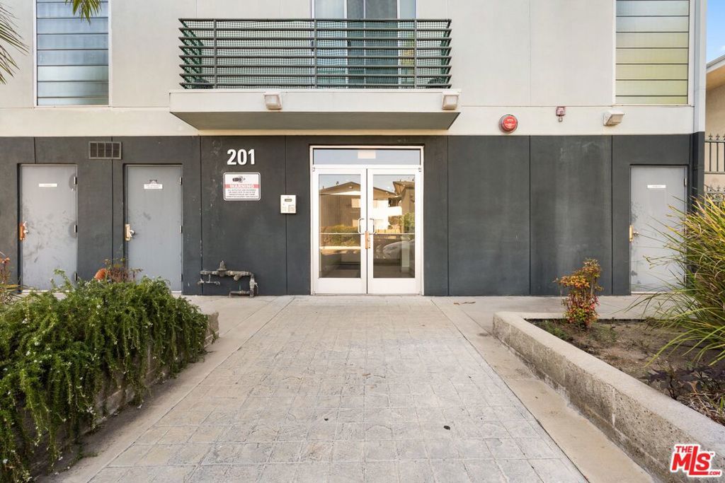 201 N Manhattan Place, Los Angeles, CA 90004 — photo 4
