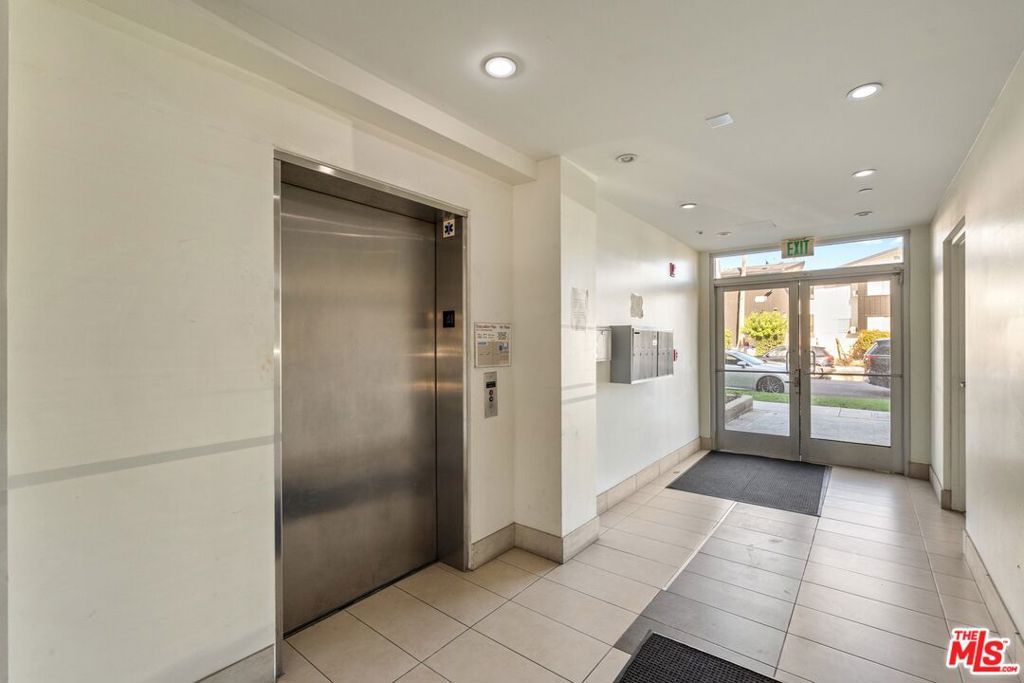 201 N Manhattan Place, Los Angeles, CA 90004 — photo 5