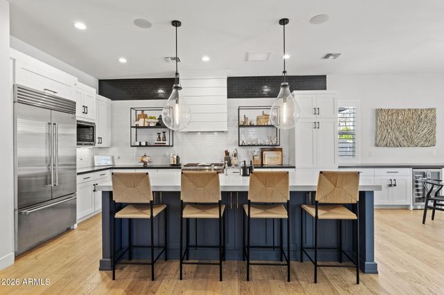 8409 N DILLER GROVE Lane, Phoenix, AZ 85021