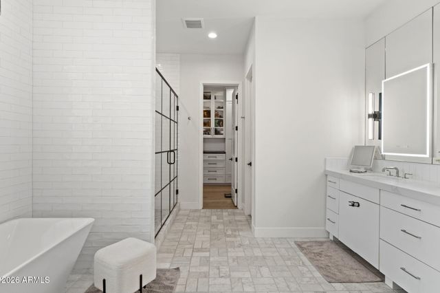 8409 N DILLER GROVE Lane, Phoenix, AZ 85021