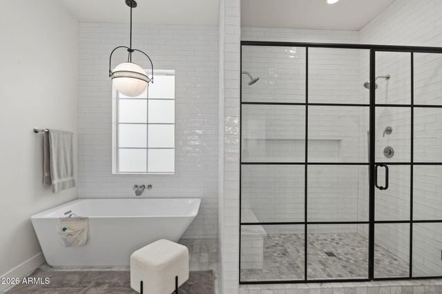 8409 N DILLER GROVE Lane, Phoenix, AZ 85021