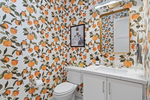 8409 N DILLER GROVE Lane, Phoenix, AZ 85021