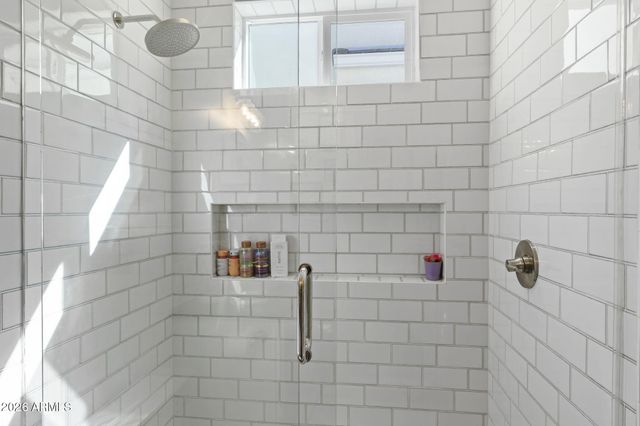 8409 N DILLER GROVE Lane, Phoenix, AZ 85021