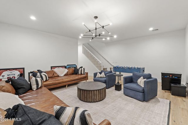 8409 N DILLER GROVE Lane, Phoenix, AZ 85021