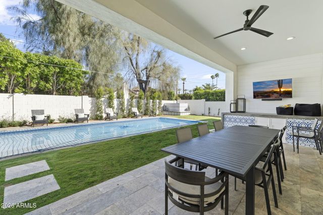 8409 N DILLER GROVE Lane, Phoenix, AZ 85021