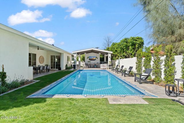 8409 N DILLER GROVE Lane, Phoenix, AZ 85021