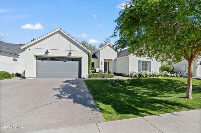 8409 N DILLER GROVE Lane, Phoenix, AZ 85021