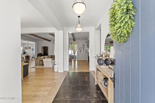 8409 N DILLER GROVE Lane, Phoenix, AZ 85021