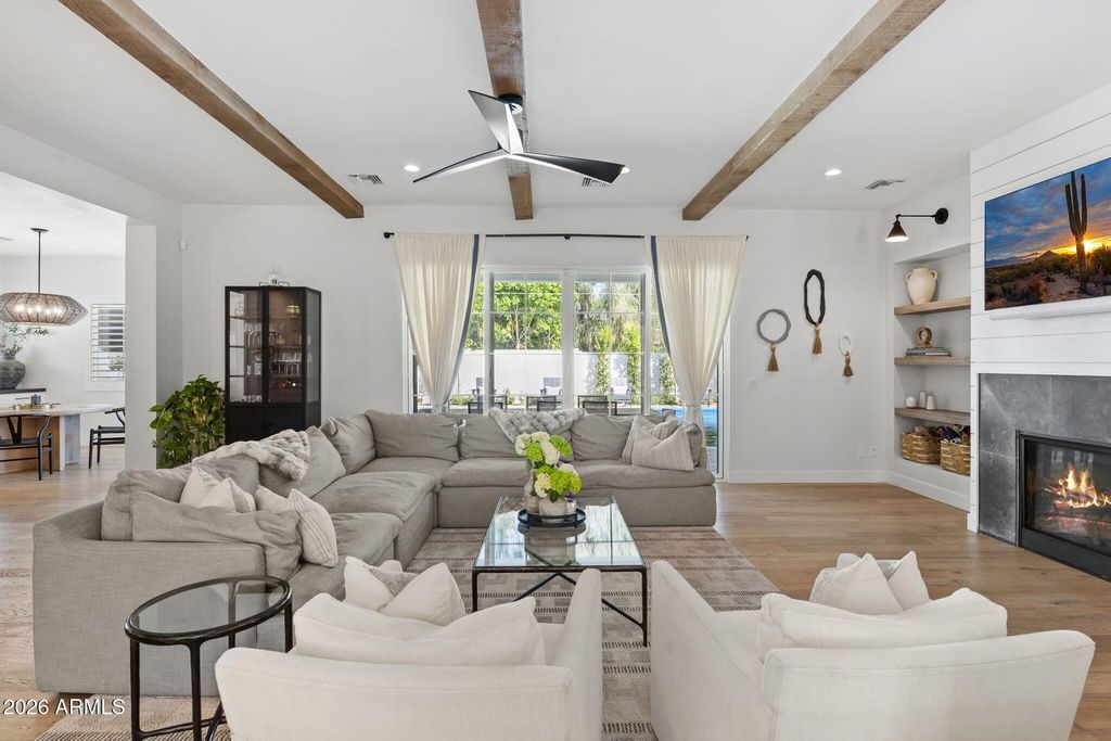 Image 11 of property listing at 8409 N DILLER GROVE Lane, Phoenix, AZ 85021